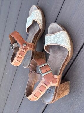 Dansko Debby Size 38 (7.5 / 8) Cream Tan Strap Sandals Block Heel Open Toe Shoes